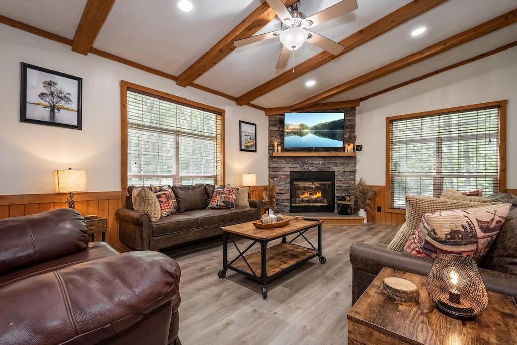 *Entire House • Sleeps 9 • Hot tub • Pets Welcome* image