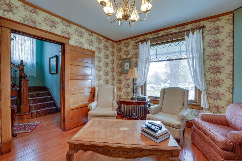 Downtown Victorian Home Near Lake Michigan Beach! photo 4