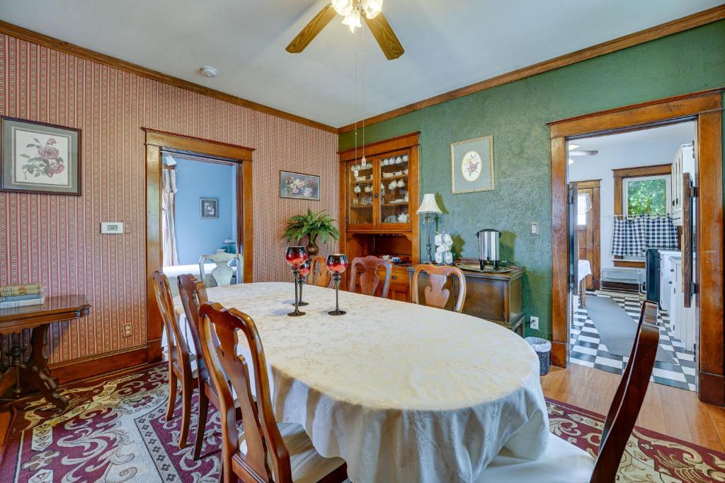 Downtown Victorian Home Near Lake Michigan Beach! photo 2