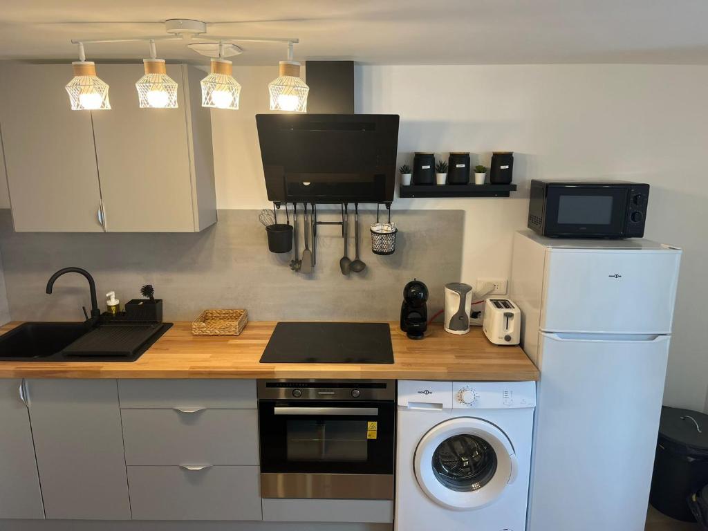 Studio Carnot - Proche Docks 76, Kindarena et centre ville de ROUEN - Stationnement gratuit - NETFLIX - WIFI photo 2