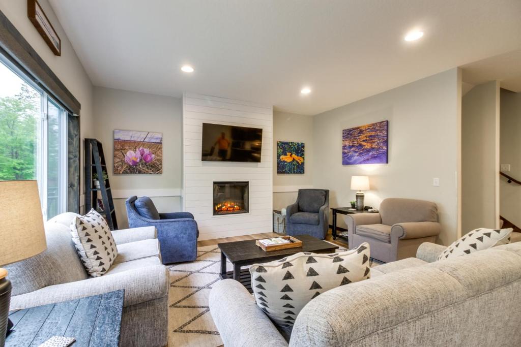 Contemporary Gull Lake Resort Townhome Boat Slip! photo 1