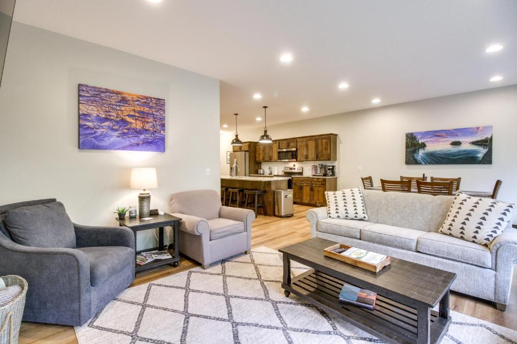 Contemporary Gull Lake Resort Townhome Boat Slip! photo 3