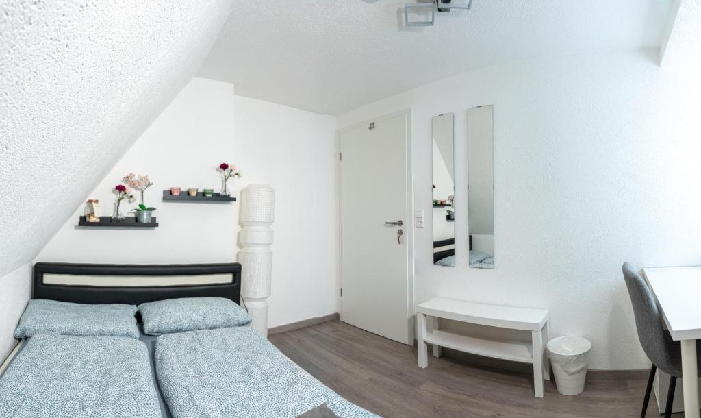 #1 modernes Zimmer mit Pool und Garten photo 1