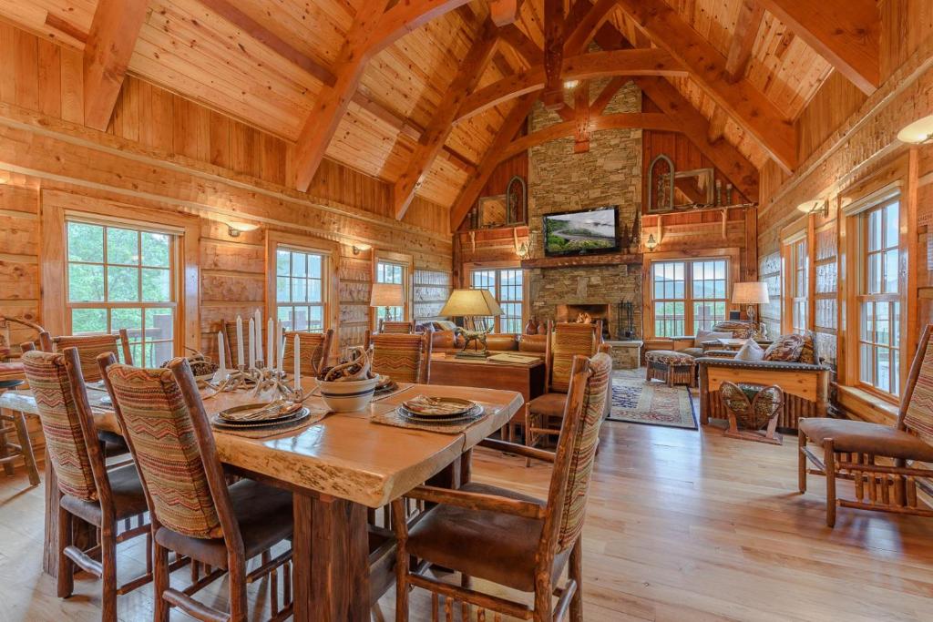 The Big Skye Lodge in Valle Crucis image