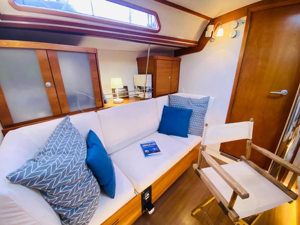 Boat and Breakfast photo 2