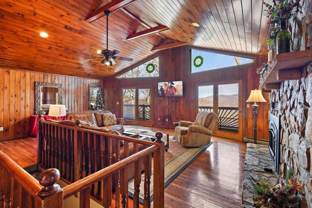 Longview Lodge image