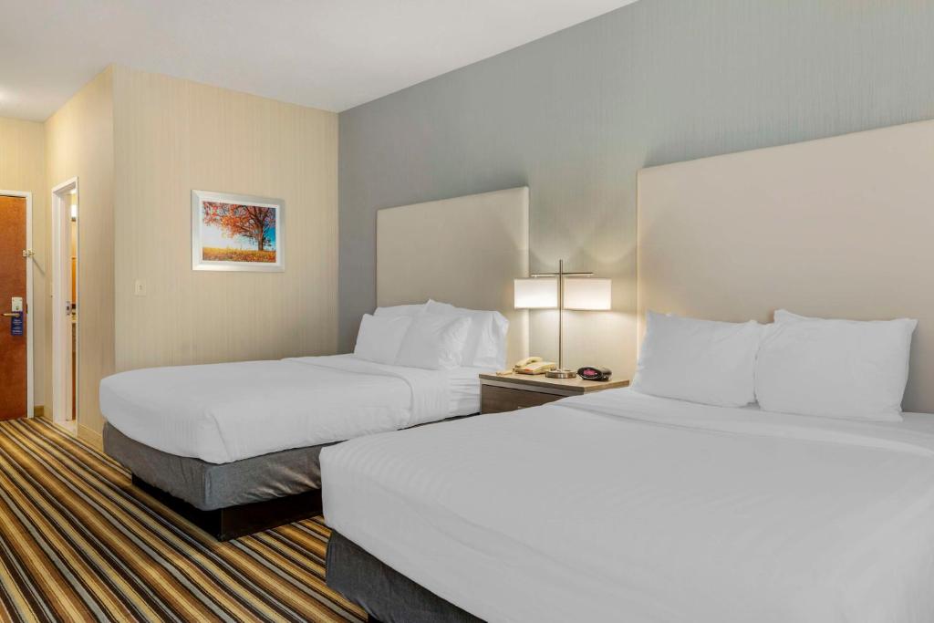 Best Western Plus New England Inn & Suites Room Type - Queen Room with Two Queen Beds - Non-Smoking