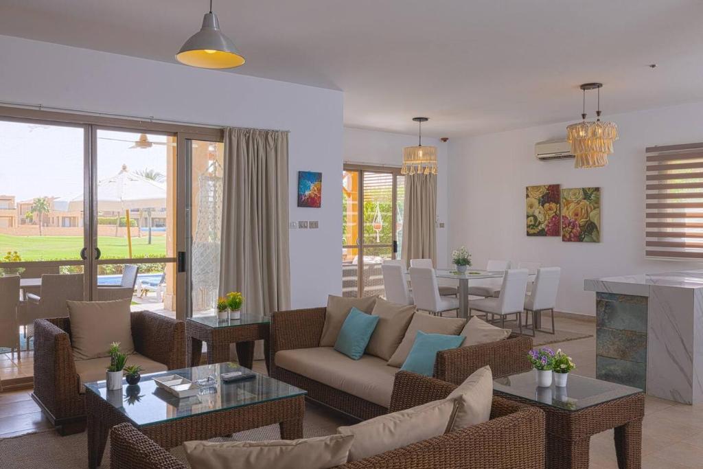 Safty Palm Oasis Private Pool & Beach Access photo 3