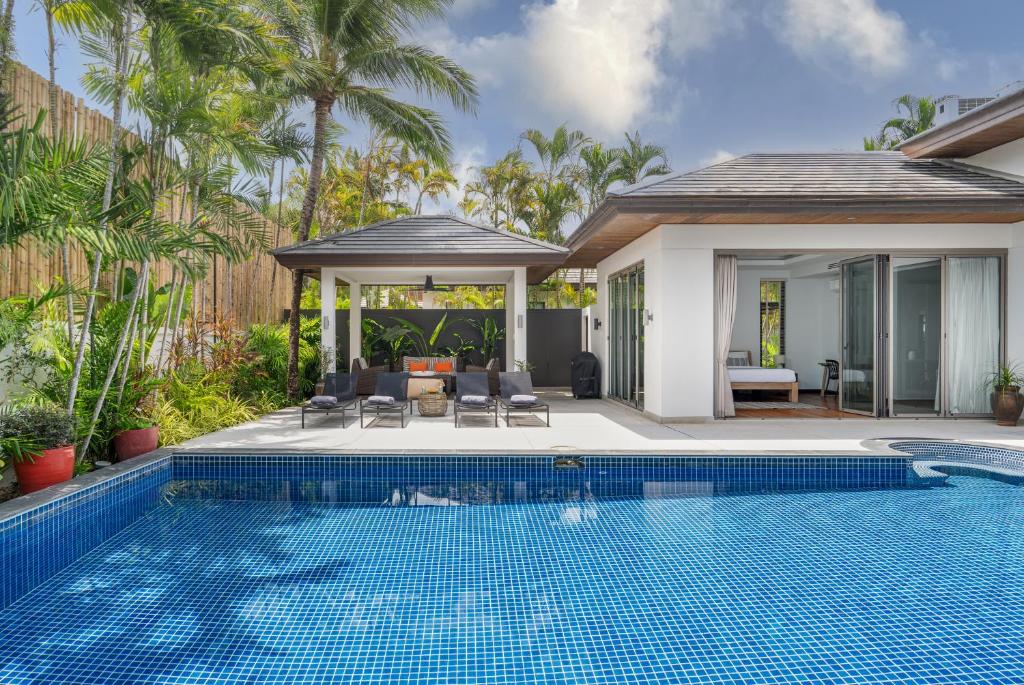 Tropical villa within 5 minutes walk to Bangtao Beach photo 3