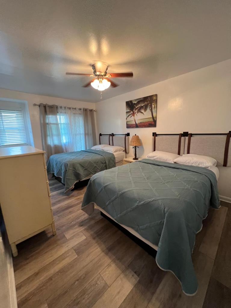 Crystal Sands Apartments photo 2
