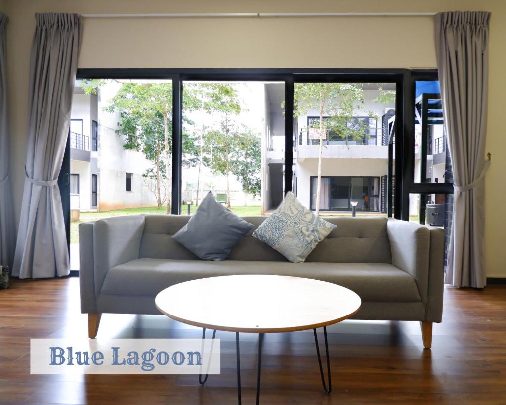 Roxy Sematan Townhouse - Blue Lagoon photo 2