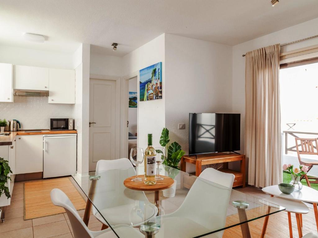 BLUE WATERS Apartment with heated pool photo 2