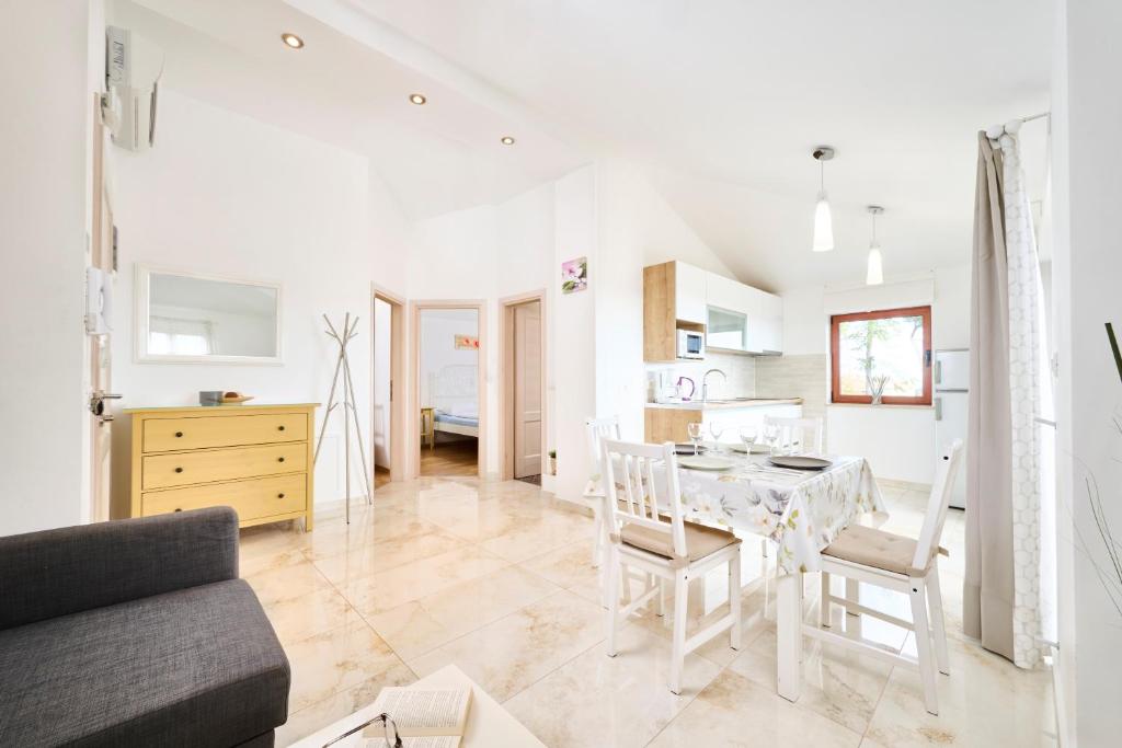 Elia Apartments photo 4