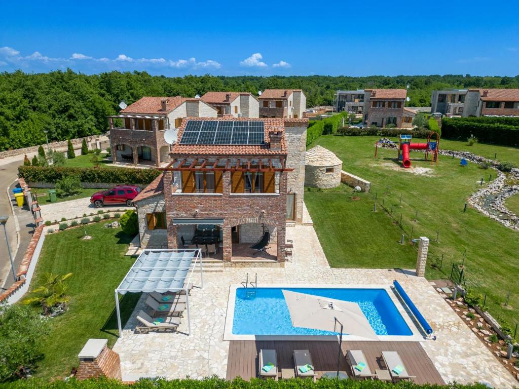 Paradis Villa Stone Queen with Heated Pool photo 1