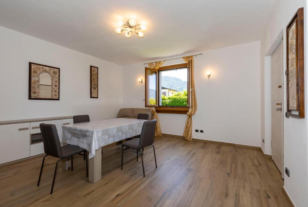 Apartment with garden and parking photo 4