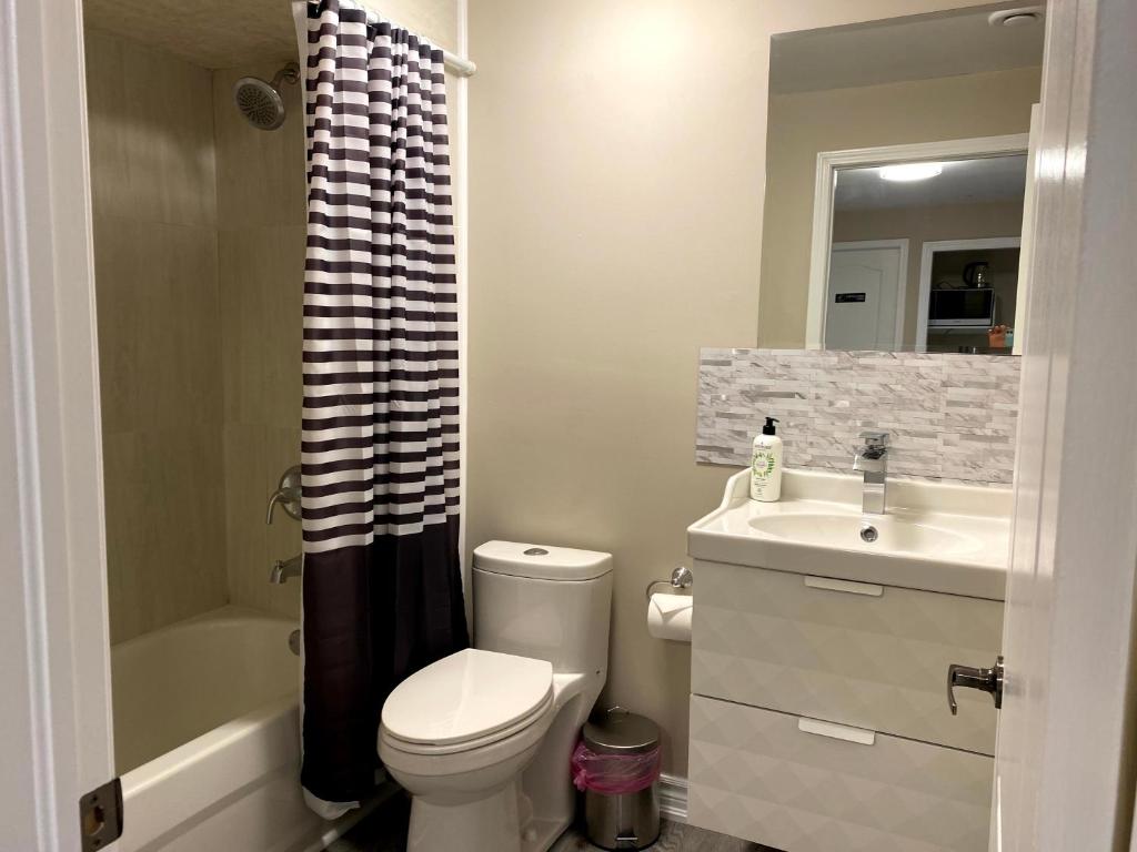 Entire Basement with 3 Bedrooms photo 3