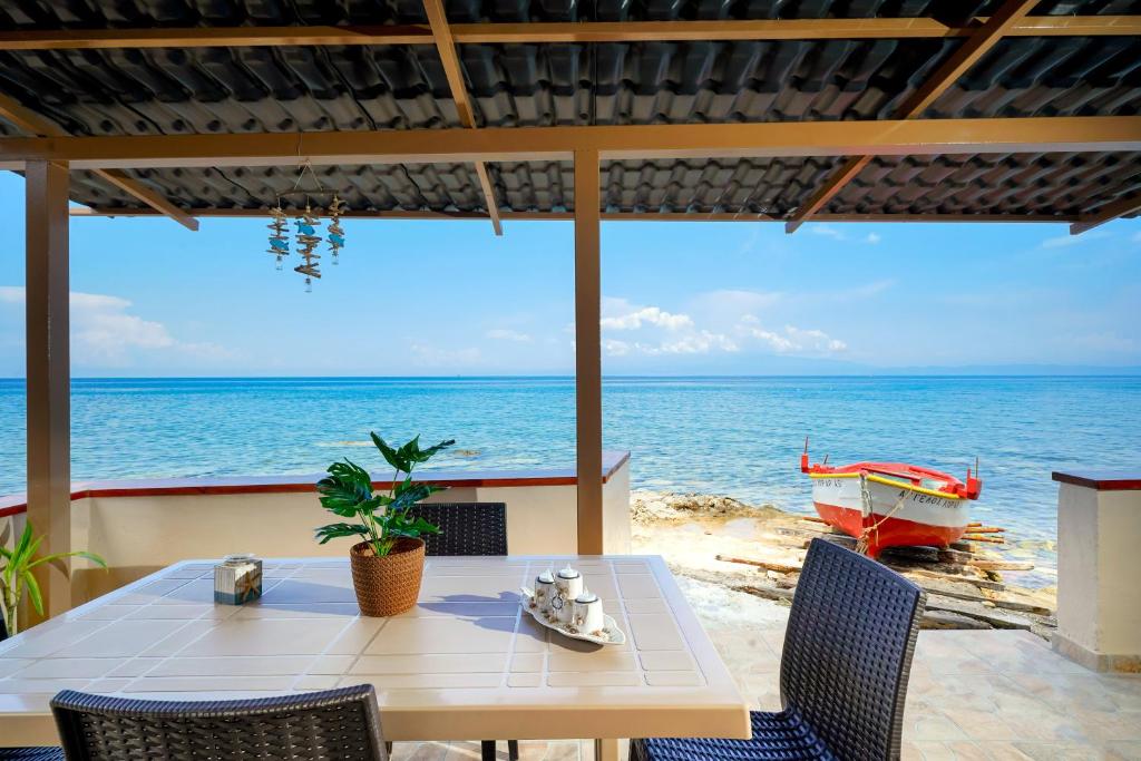 To Kyma - Seafront House photo 1