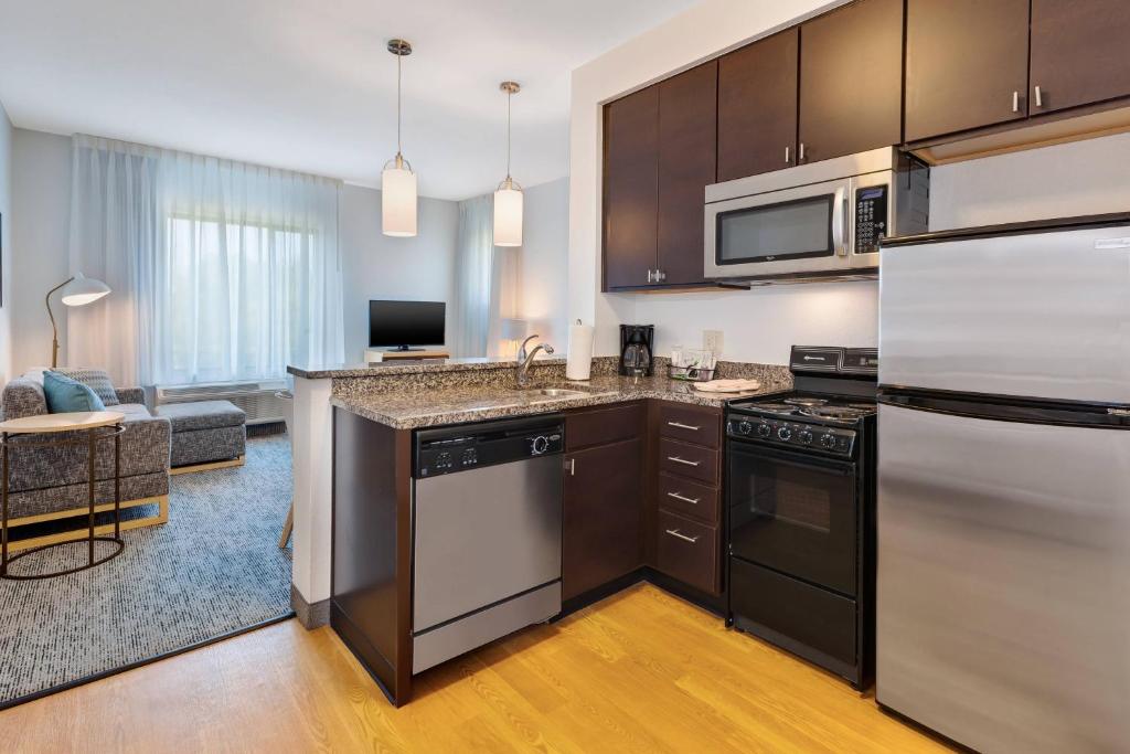 TownePlace Suites by Marriott Nashville Airport image