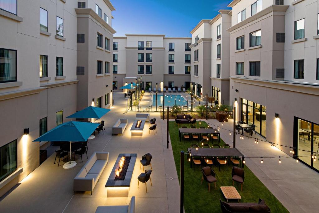 SpringHill Suites by Marriott Valencia image