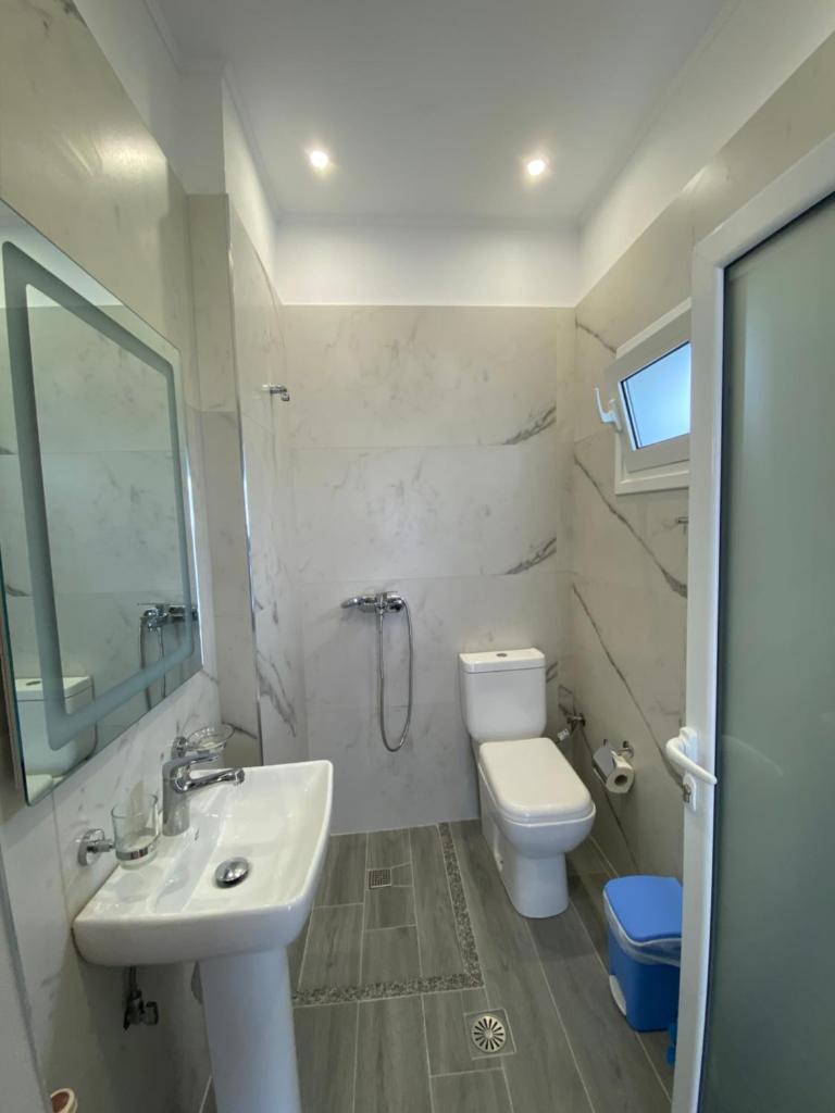 Wave n' Sea Apartments photo 2