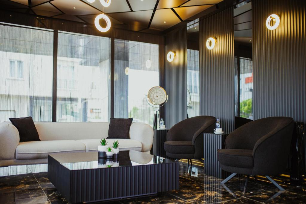 QUALA HOTELS & LOUNGE photo 4