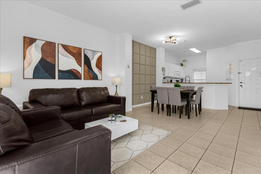 3 Bedroom- 2,5 Bathroom Encantada Resort 3006 Wo image