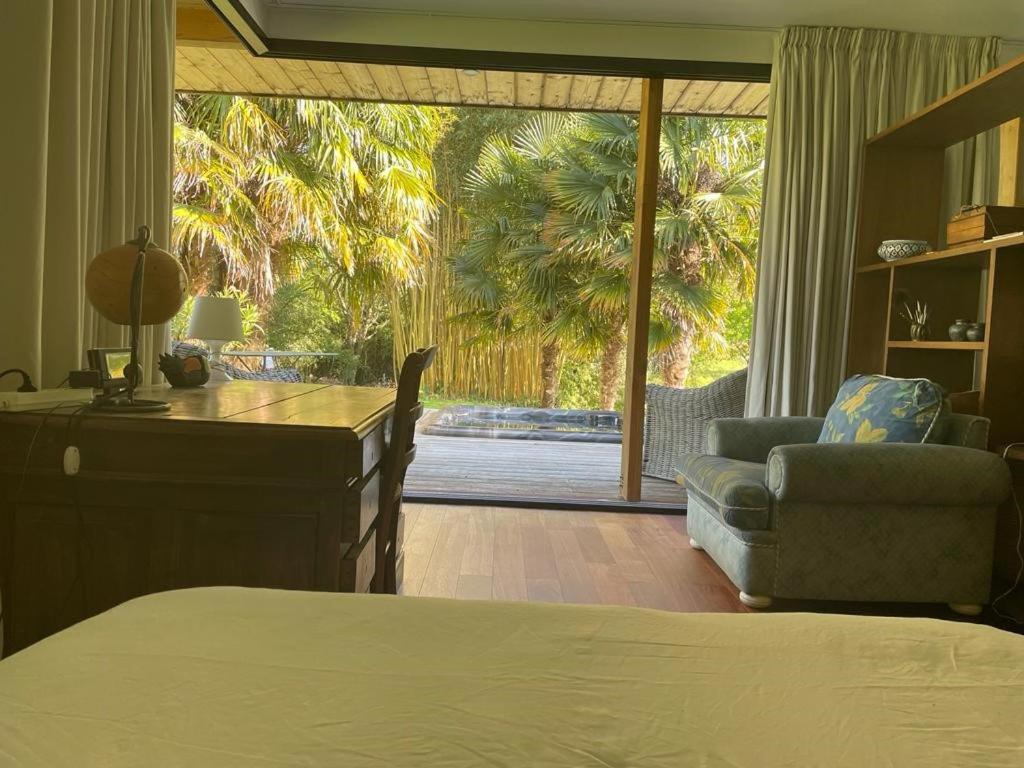 chambre jacuzzi et jardin photo 1