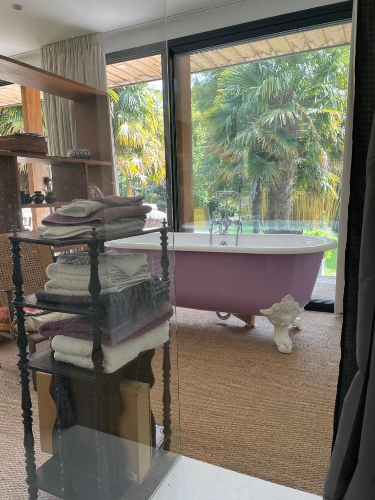 chambre jacuzzi et jardin photo 3