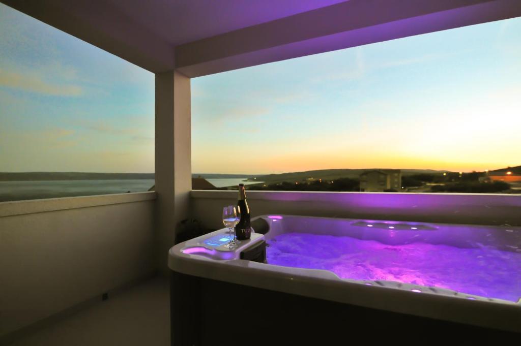 Shine Luxury photo 2