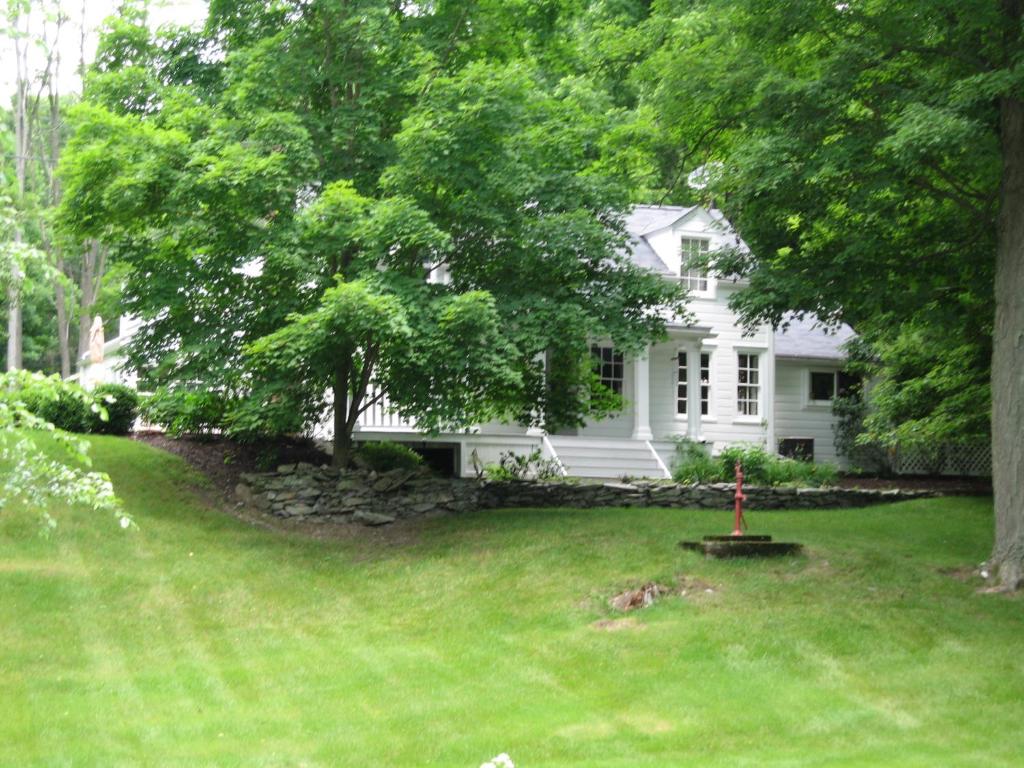 Private setting on country farm near Rhinebeck image