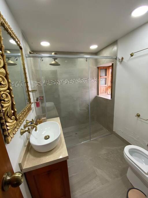 Linda Casa Colonial Remodelada photo 1