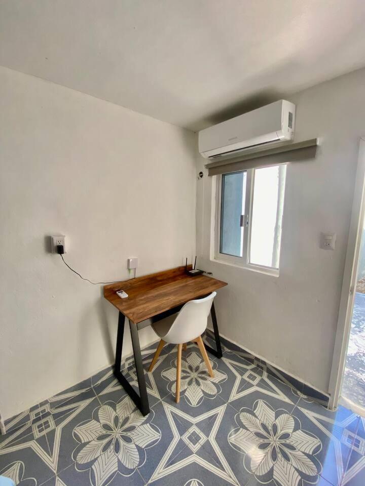 Cozy apartment king bed ac downtown photo 2
