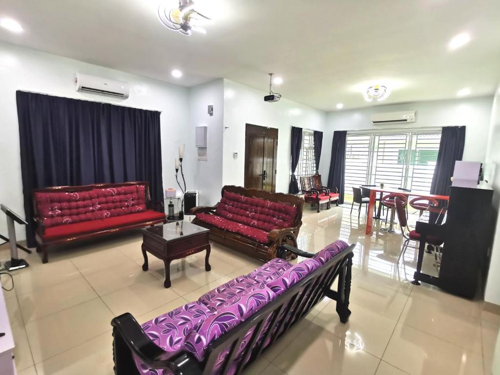 Batu Pahat Karaoke LawnView TvBox BBQ Villa Room 4 photo 1