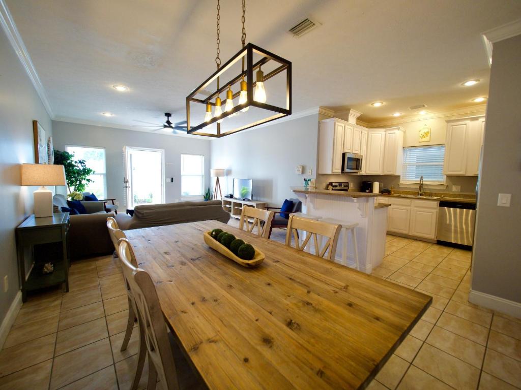 6 BR-Seaside Cotton-Heated Pool-Game Room with Pool Table photo 2