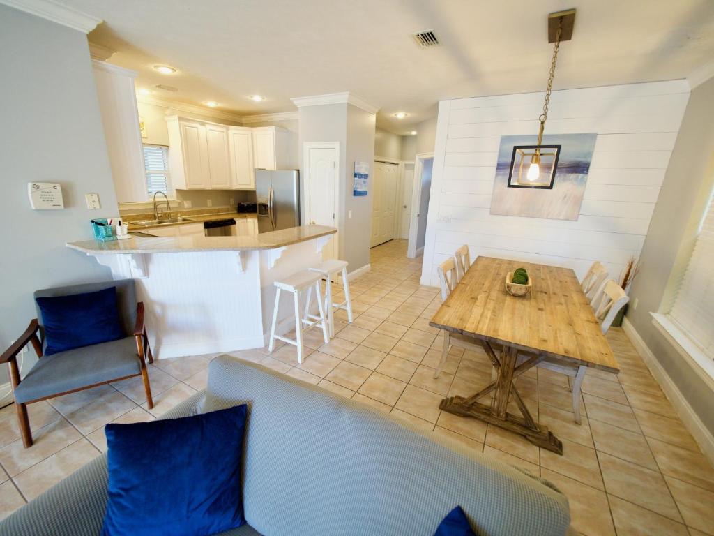 6 BR-Seaside Cotton-Heated Pool-Game Room with Pool Table photo 1