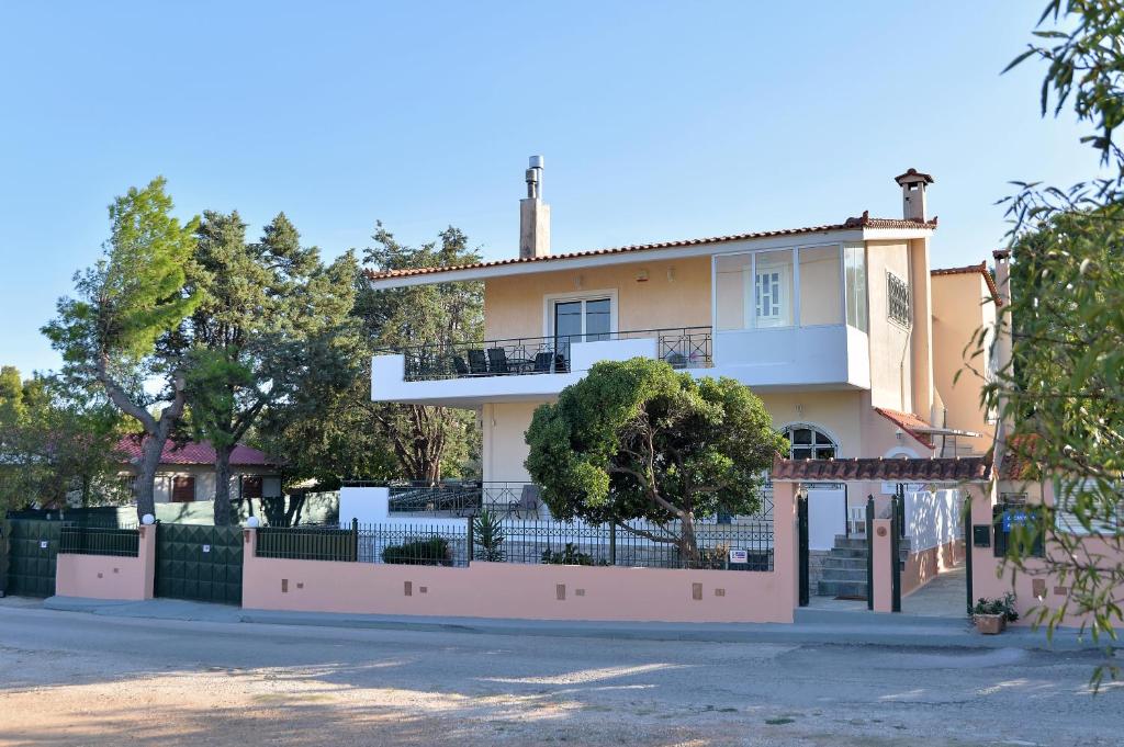Domelia's Luxury Apartments near Airport & beach photo 4