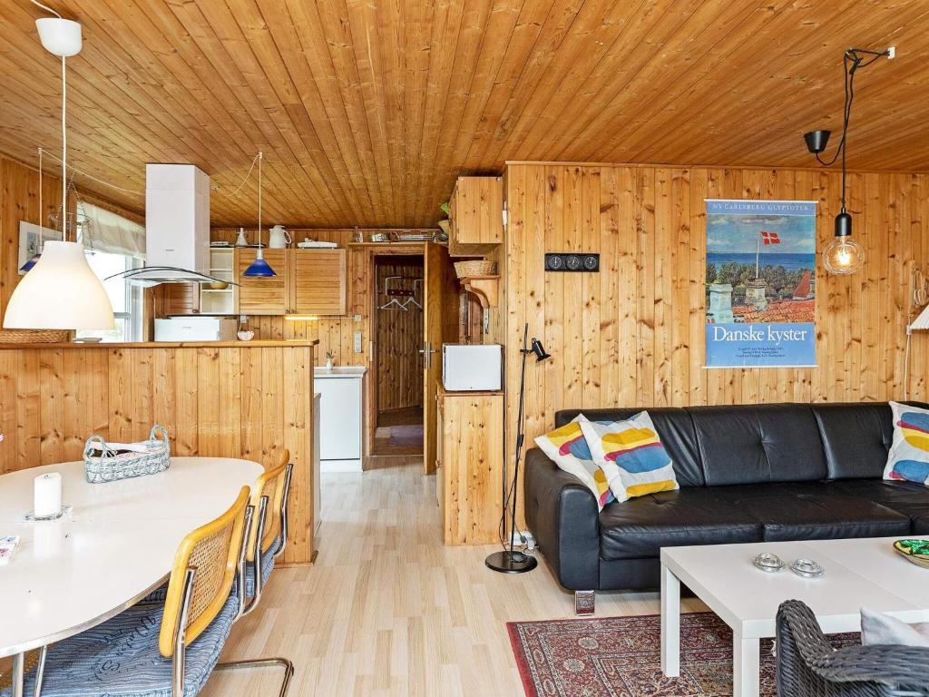 Three-Bedroom Holiday home in Frøstrup 1 photo 4
