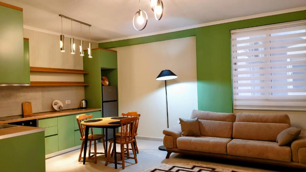 Green Trails Apartment - Fully renovated with mountain view photo 1