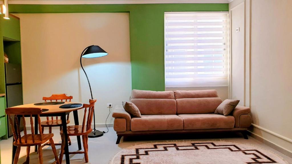 Green Trails Apartment - Fully renovated with mountain view photo 2