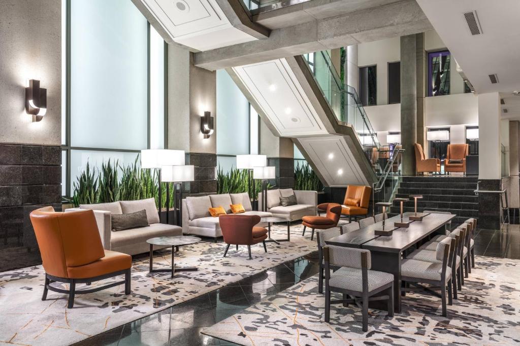 Delta Hotels by Marriott Vancouver Downtown Suites photo 4