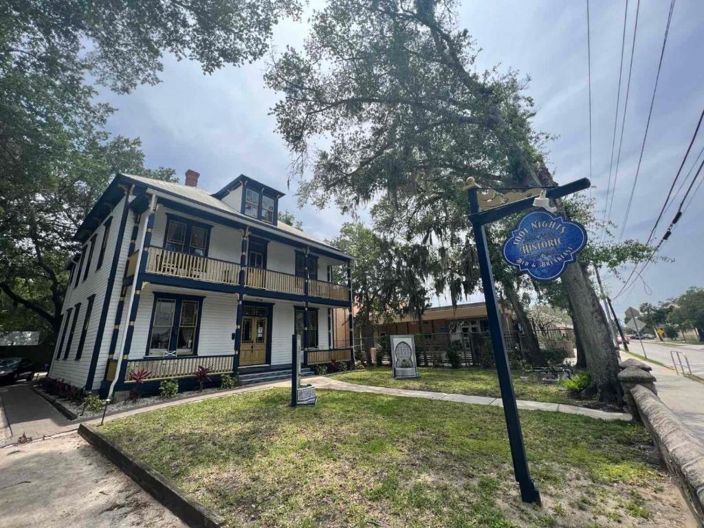 1001 Nights Historic Bed and Breakfast Adults Only photo 4
