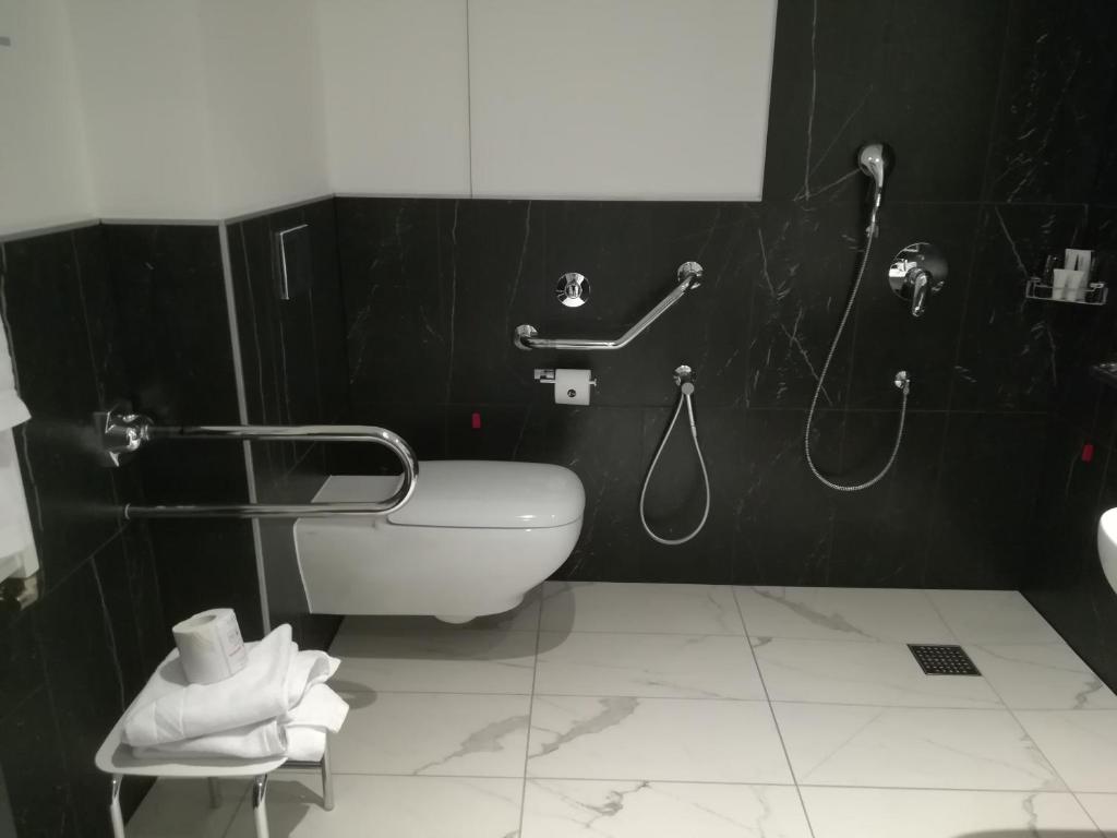 J Hotel photo 3