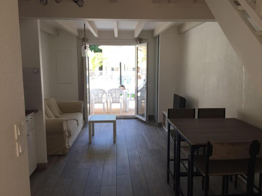 T3 en duplex avec grande piscine photo 4