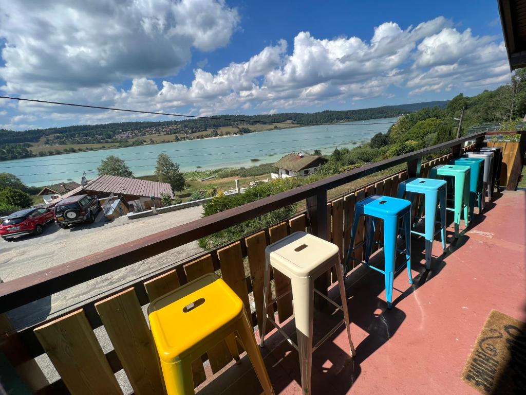 Chalet Charmant rénové au bord du Lac St Point