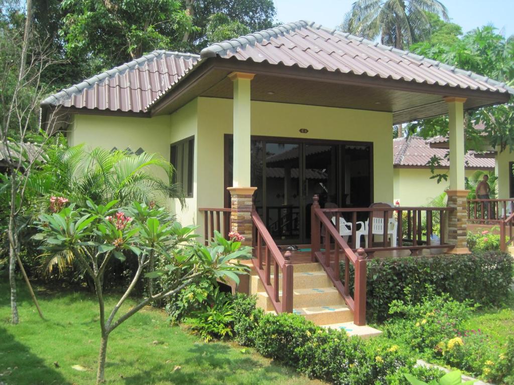 Номер (Улучшенное бунгало), Курортный отель Koh Chang Bailan Beach Resort
