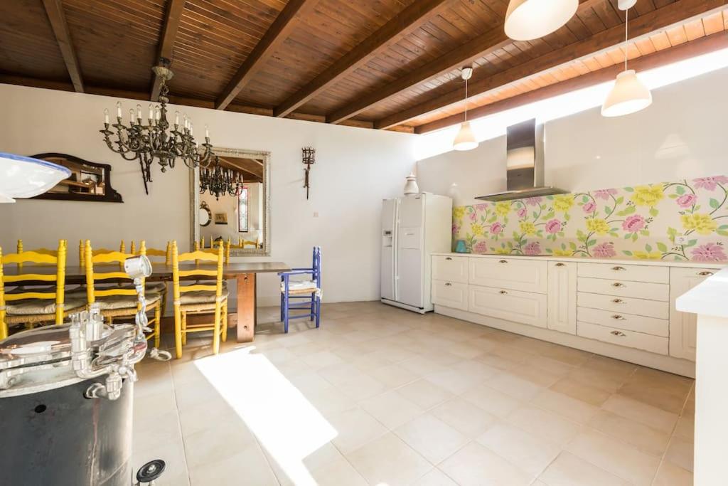 Casa con vistas increíbles, piscina Infinity y jardín con rincones preciosos photo 3