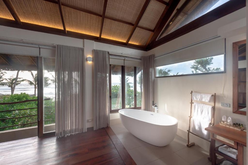 L'Osteria Luxe Beachfront B&B photo 2