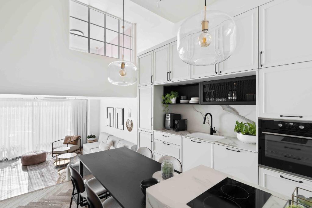 Elegant Beachfront Duplex with Private Parking photo 2