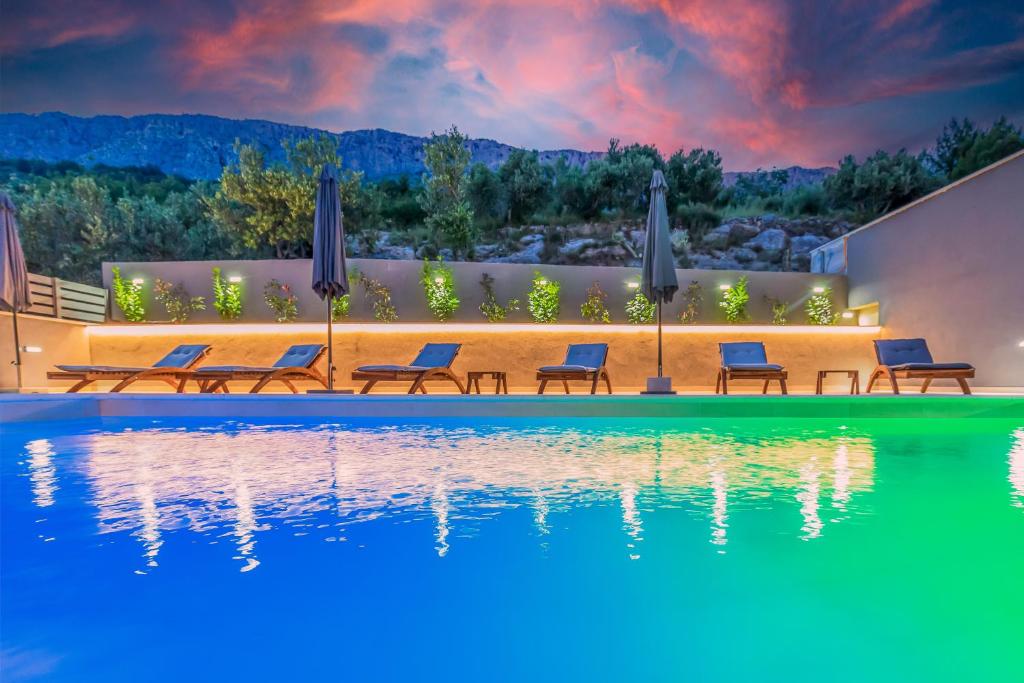 Luxury Apartment Lorena - Private Heated Pool -