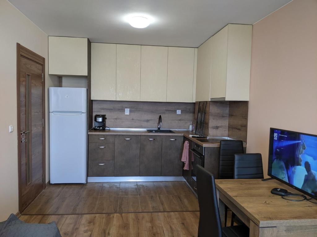 Cozy New Apt - Уютен апартамент photo 2